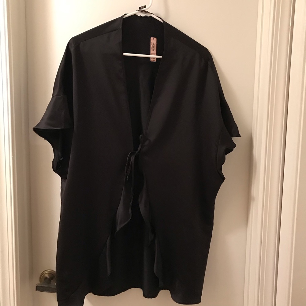 Victoria’s Secret OS Black Kimono - Picture 2 of 3